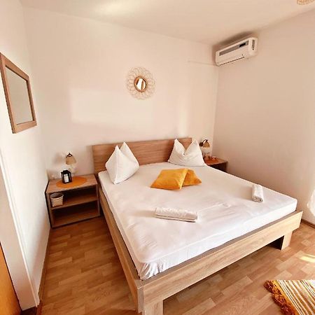 The Manzoni Family 5 Hotel Punat Exterior photo